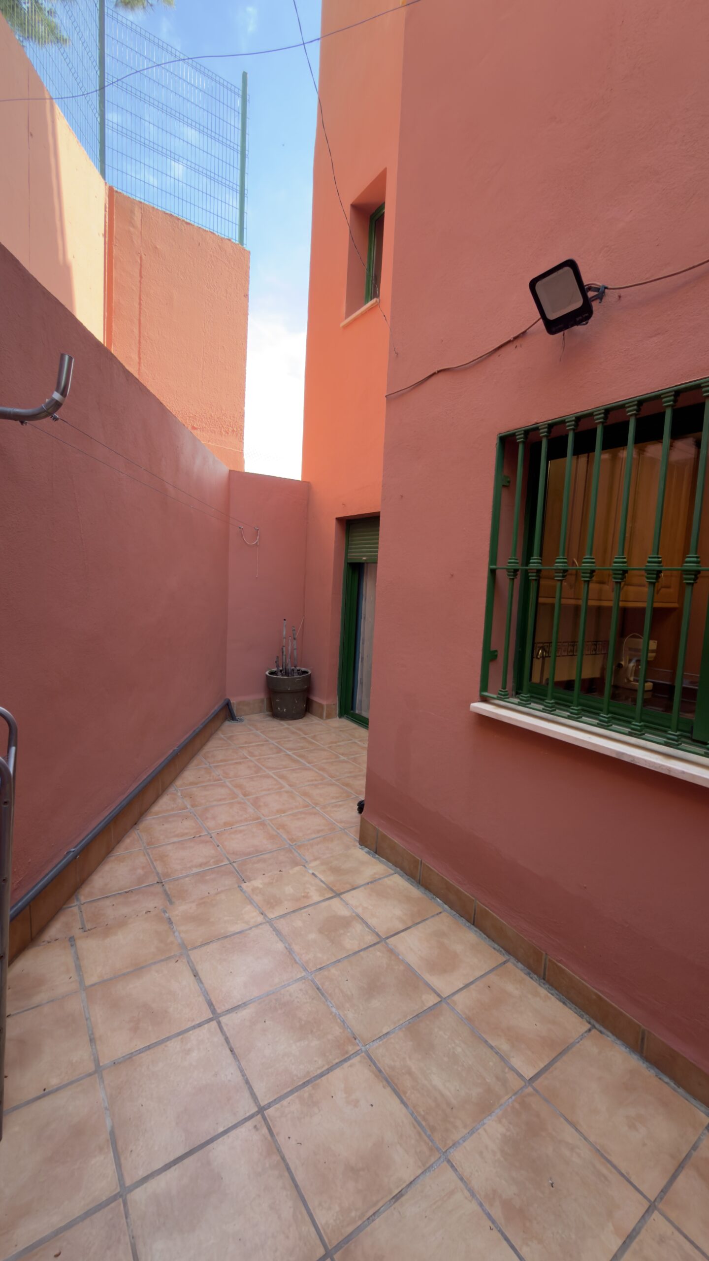 PISO EN TORREBLANCA BAJA – FUENGIROLA - CALLE LOS MIRLOS