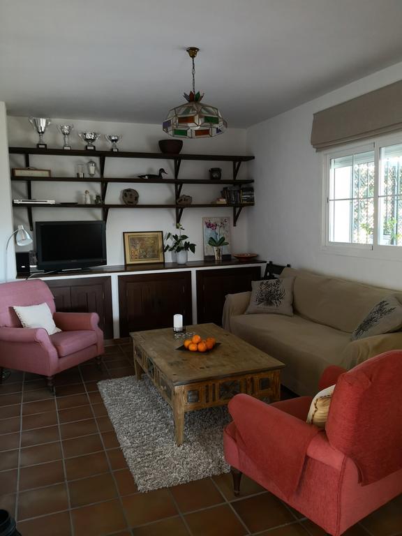Detached villa with private pool and panoramic views in Los Llanos, Estepona
