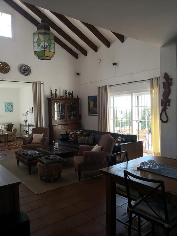 Detached villa with private pool and panoramic views in Los Llanos, Estepona