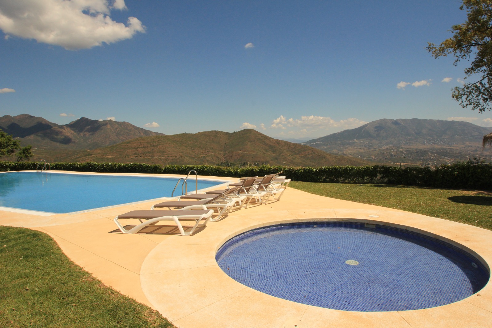 Villa for Rent on Calle Frankfurt 23