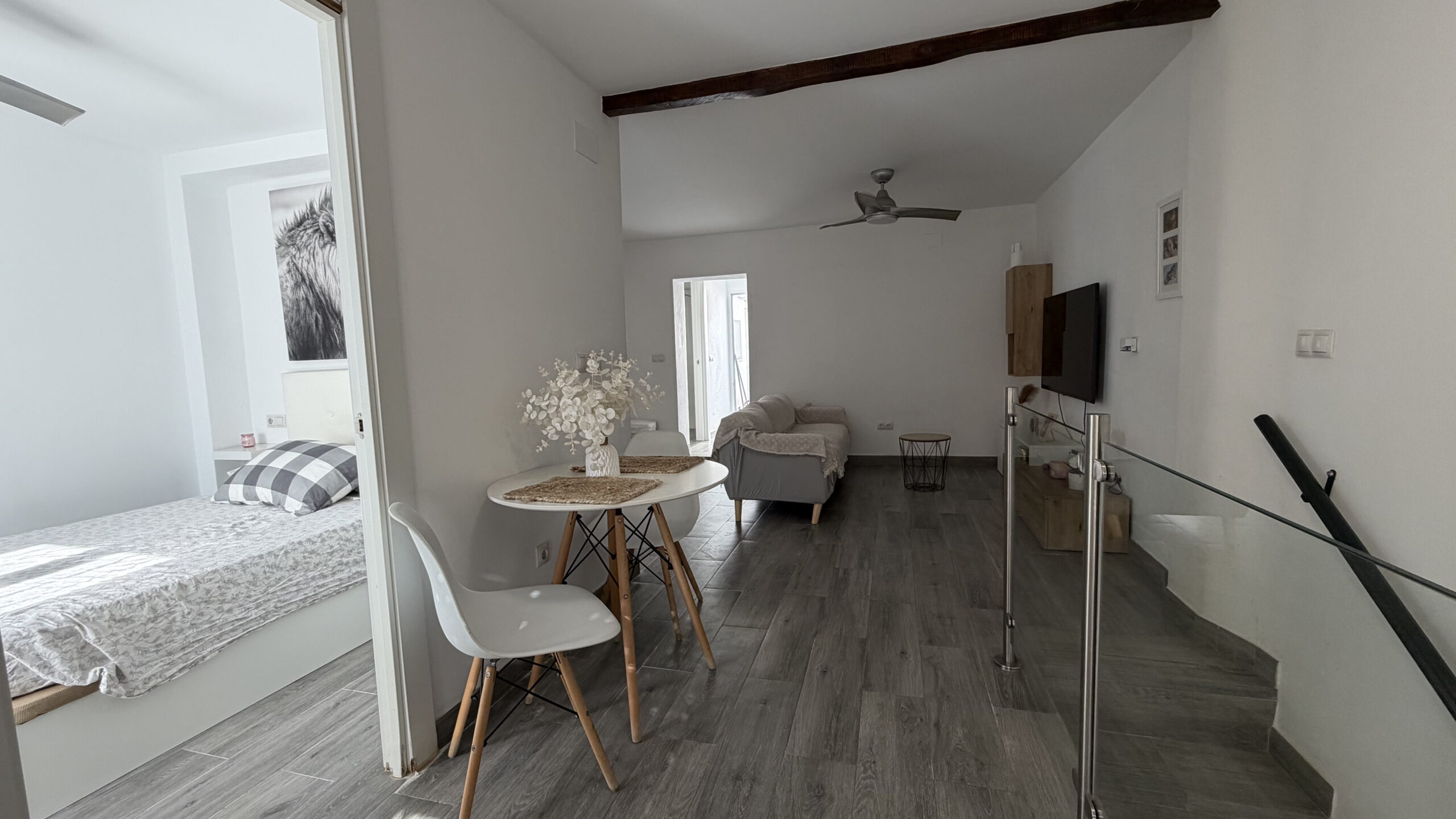 Two Independent Apartments in One Property, Ideal for Investors