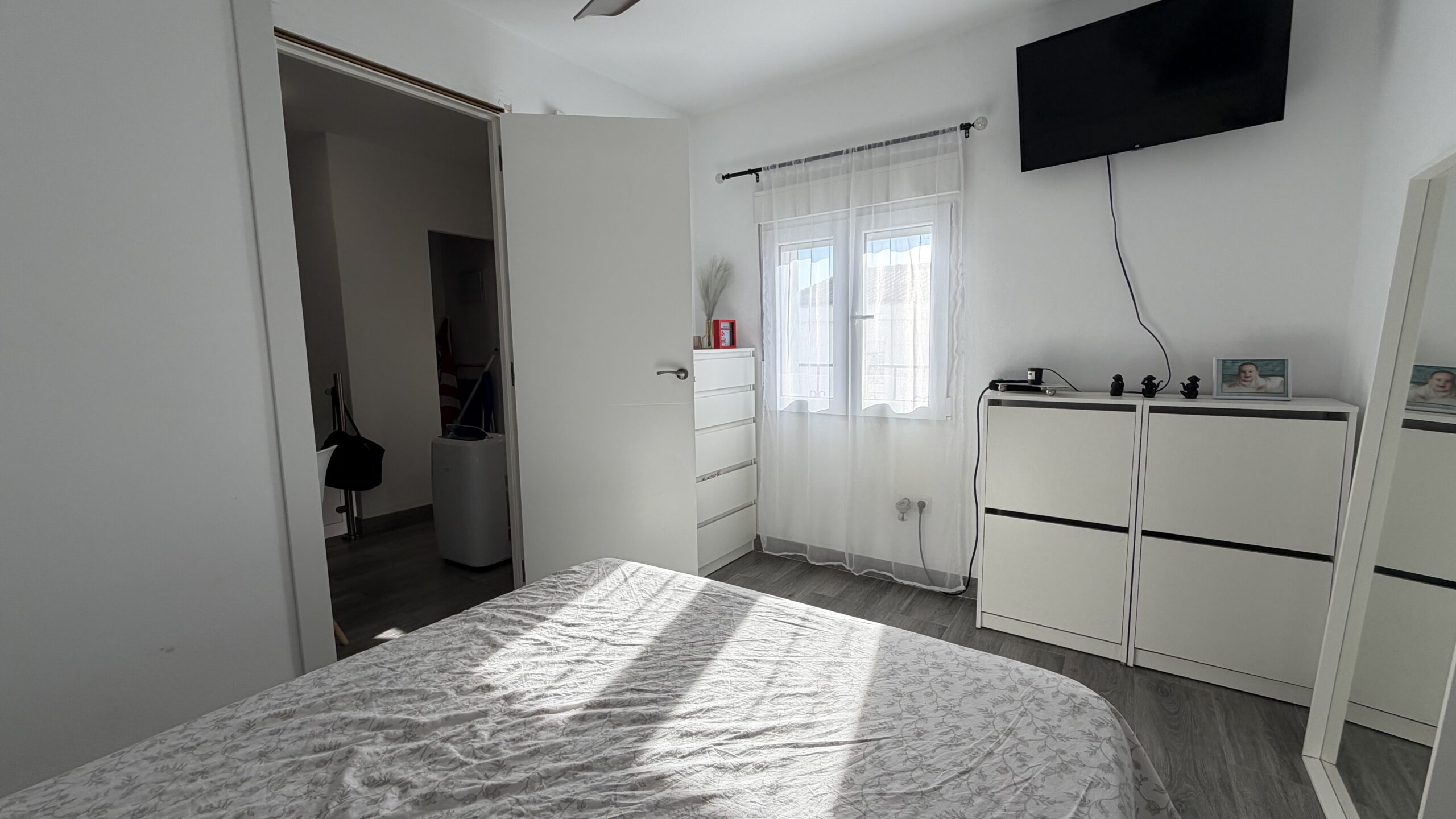 Two Independent Apartments in One Property, Ideal for Investors