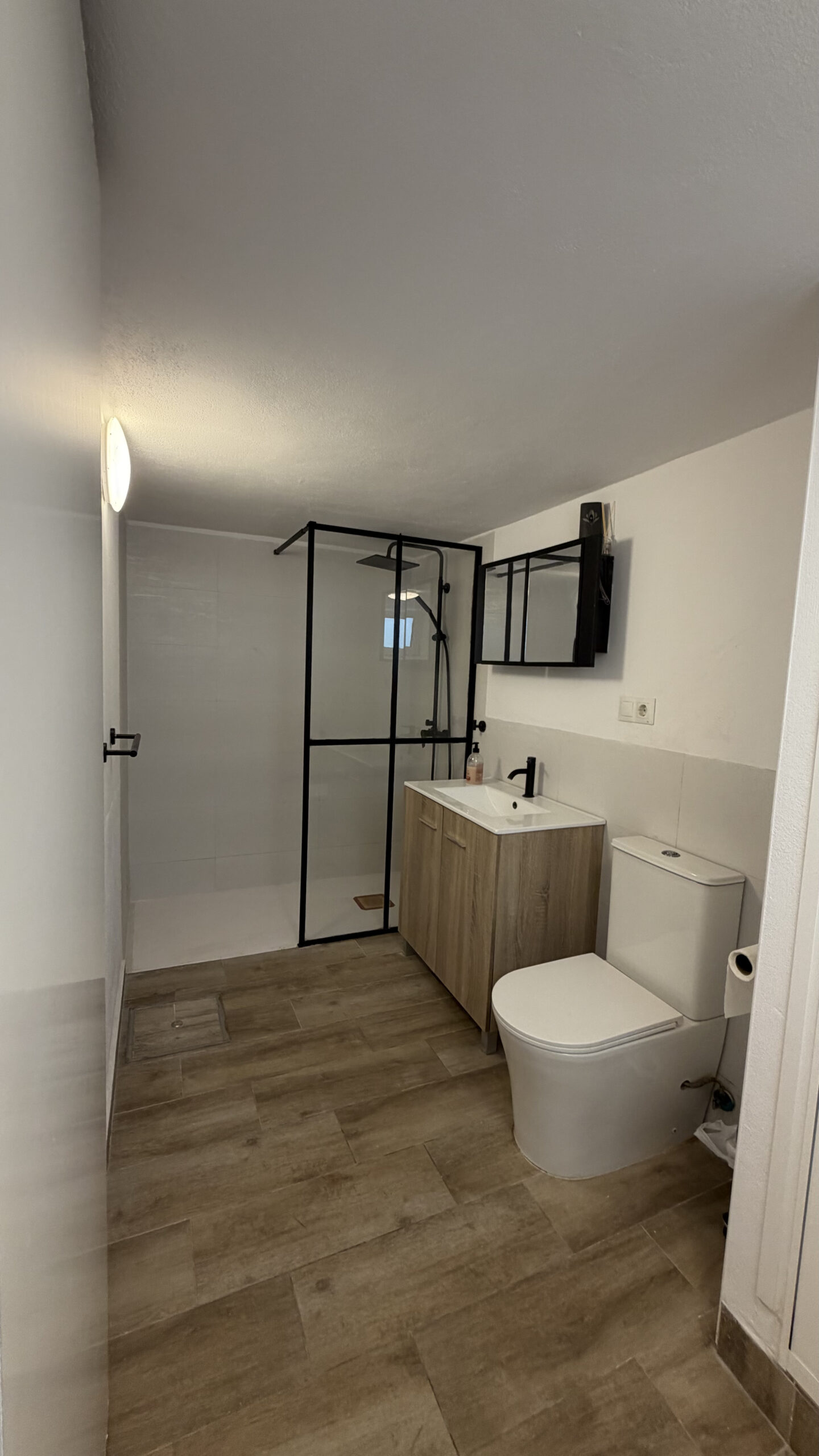 Two Independent Apartments in One Property, Ideal for Investors