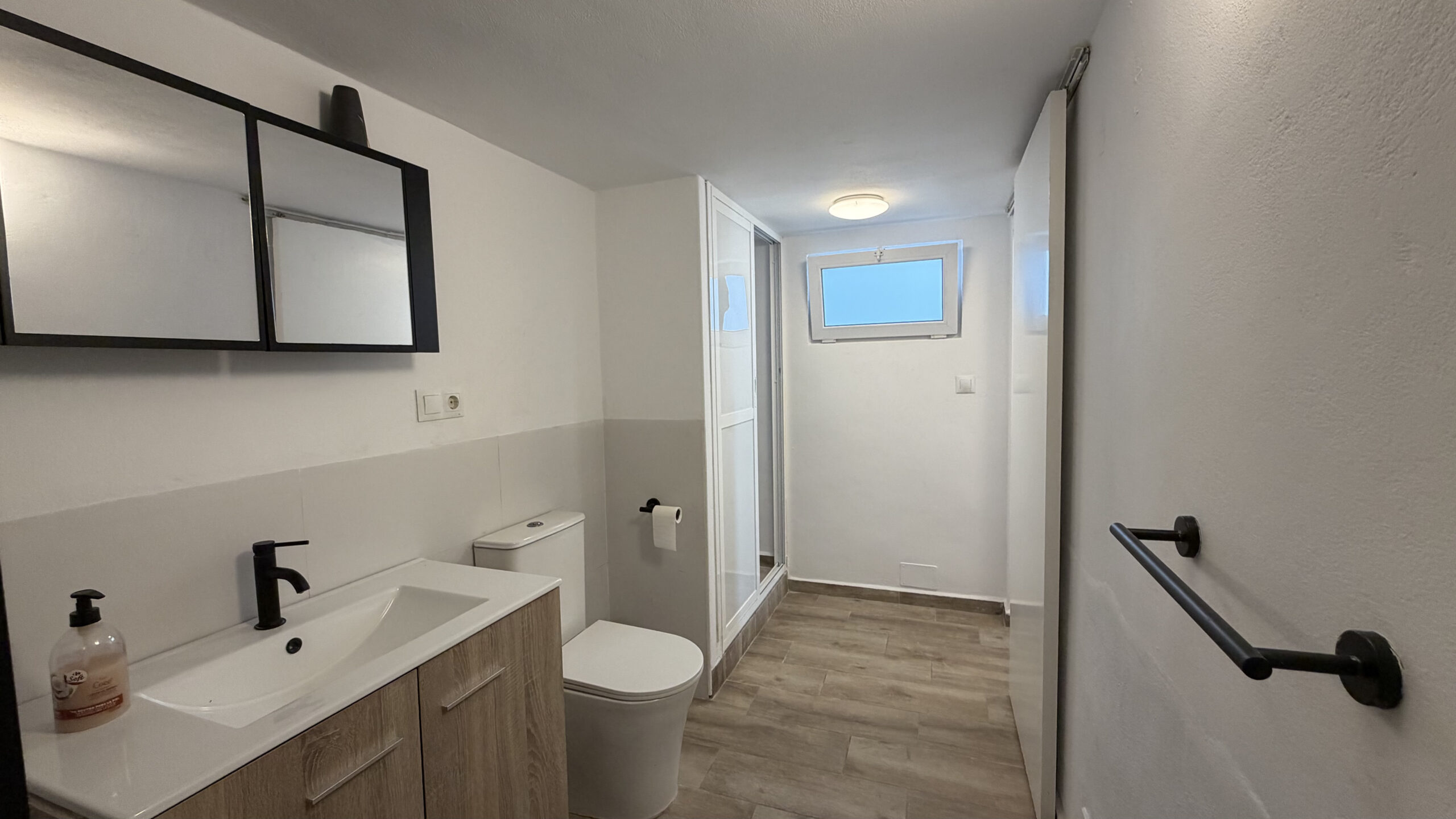 Two Independent Apartments in One Property, Ideal for Investors