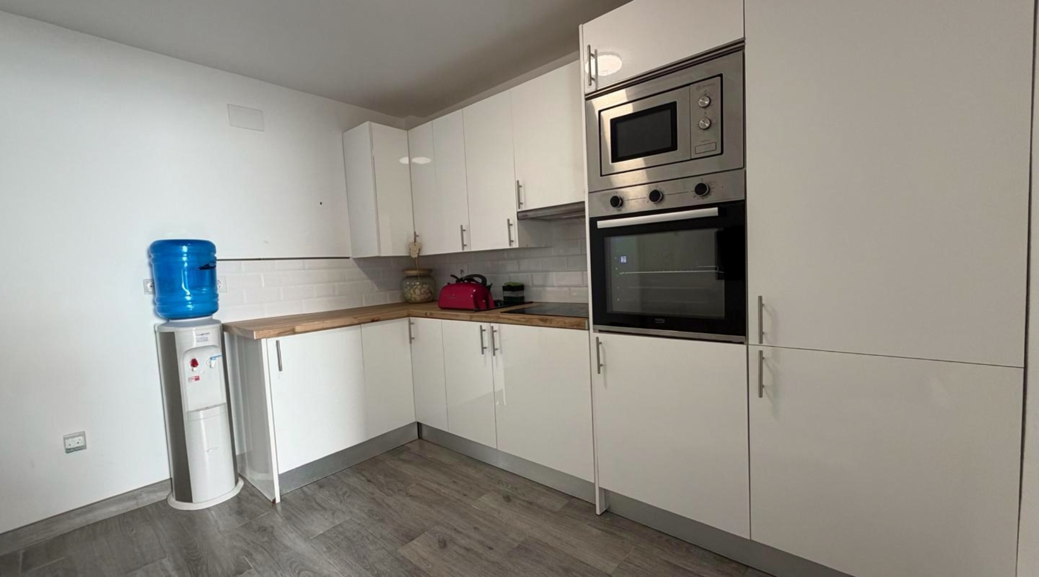 Two Independent Apartments in One Property, Ideal for Investors