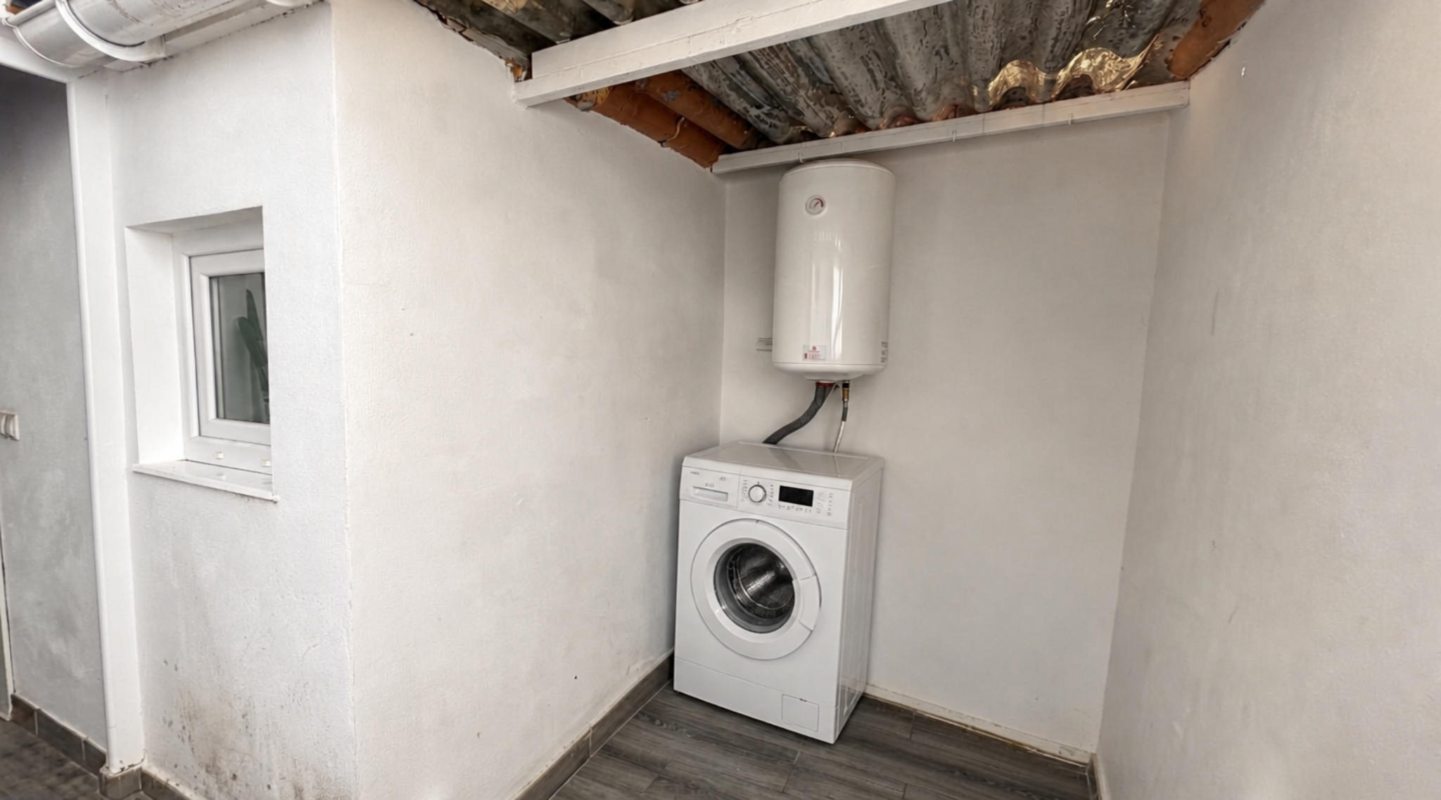 Two Independent Apartments in One Property, Ideal for Investors