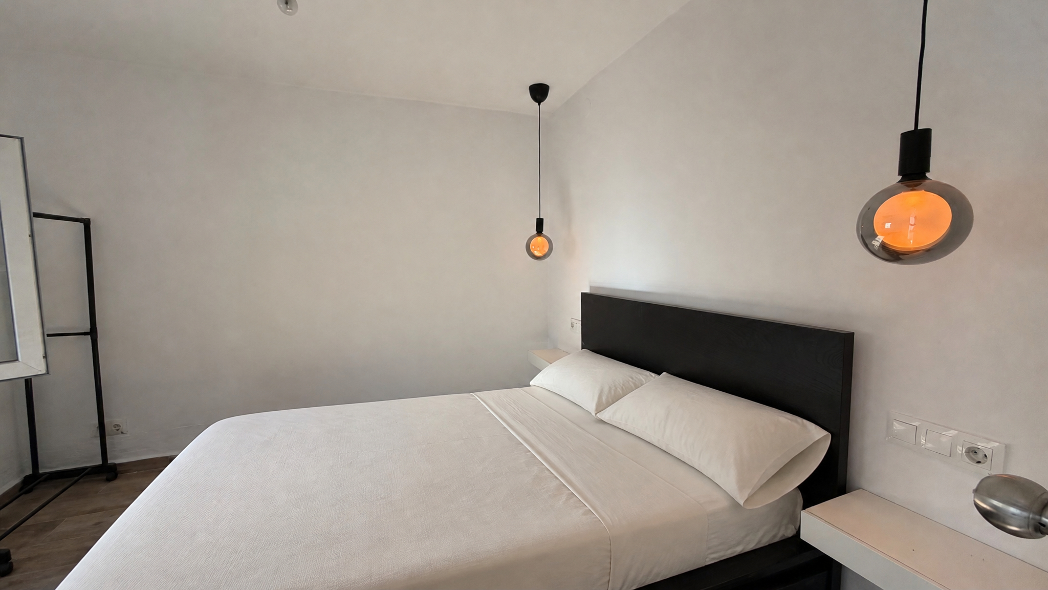 Two Independent Apartments in One Property, Ideal for Investors