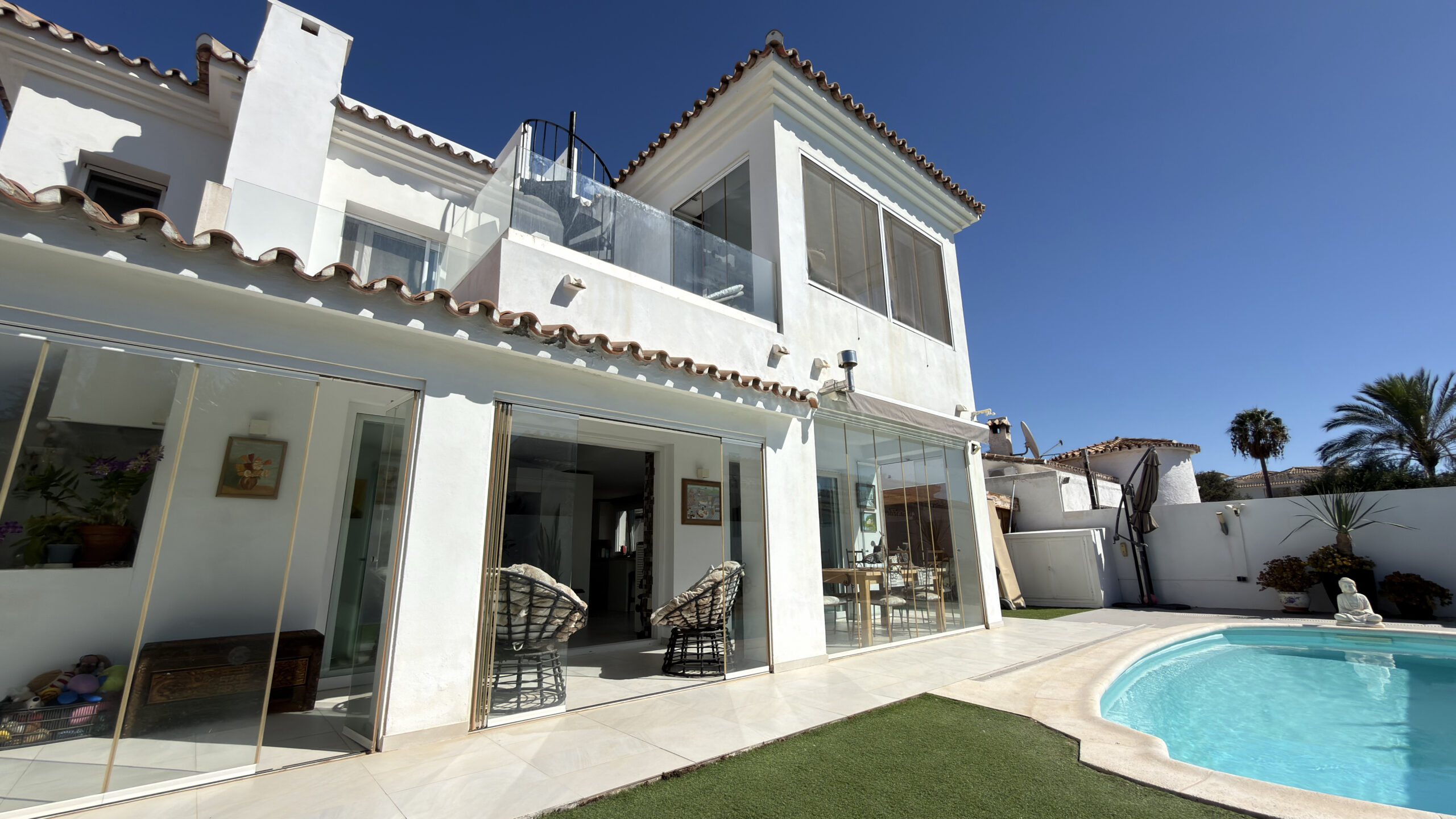 Villa independiente en segunda línea de playa en Saladillo