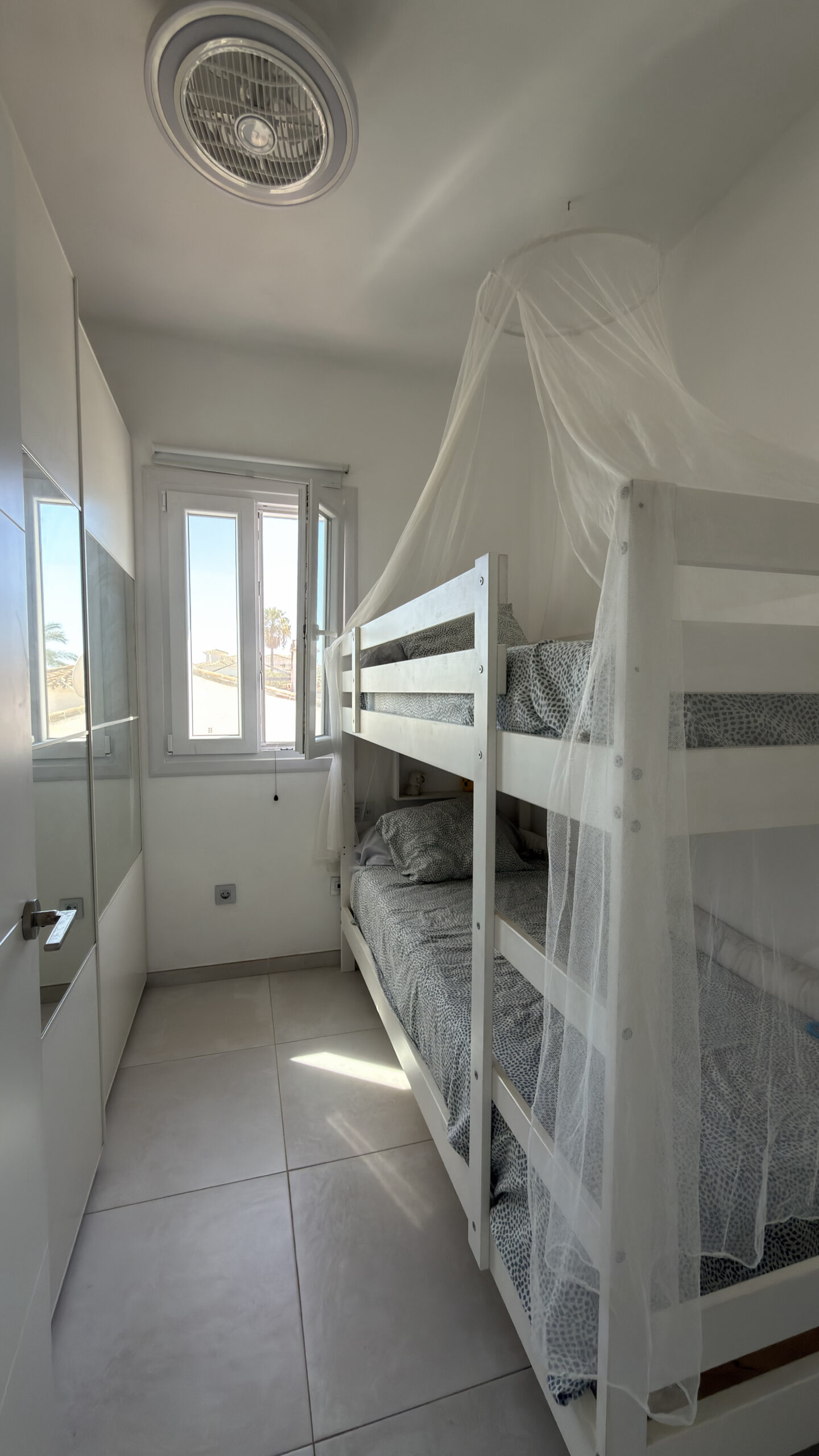 Villa independiente en segunda línea de playa en Saladillo